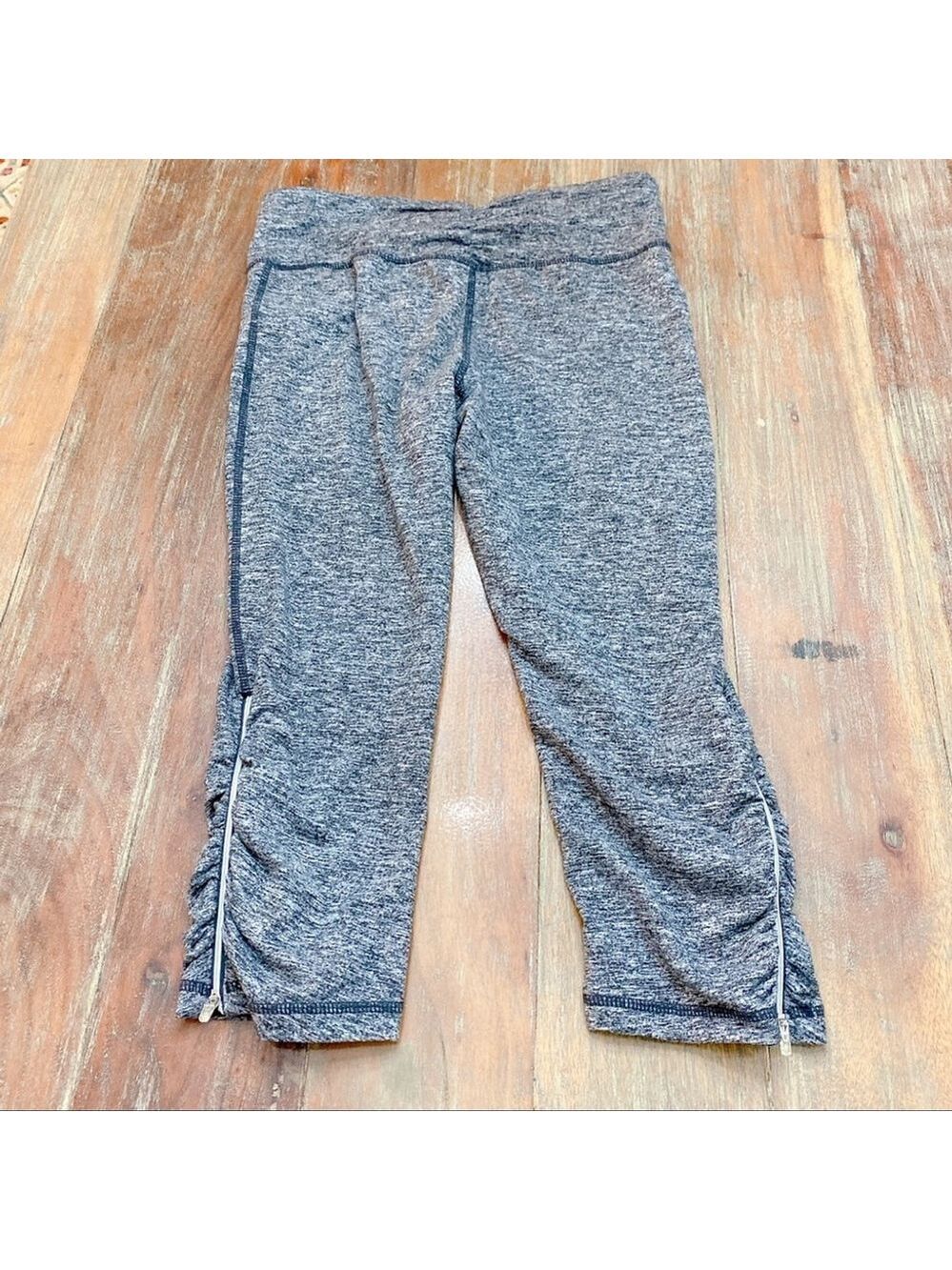 Tangerine Gray Capri Leggings Ruched Zipper Sides Small - Picture 7 of 7